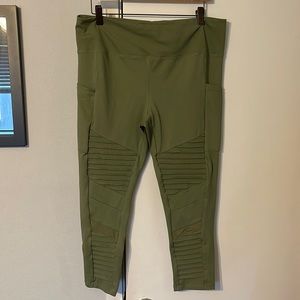 CVG Moto Capris